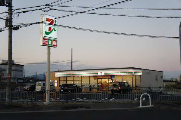 　セブンイレブン交野倉治9丁目店（コンビニ）／729m　