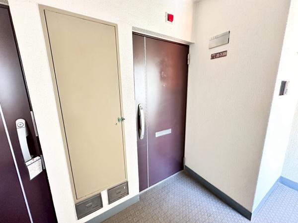 枚方ハイツ３号棟　玄関　