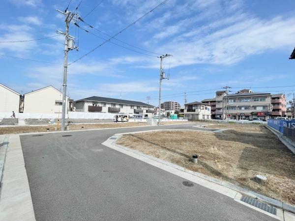 　前面道路含む現地写真　