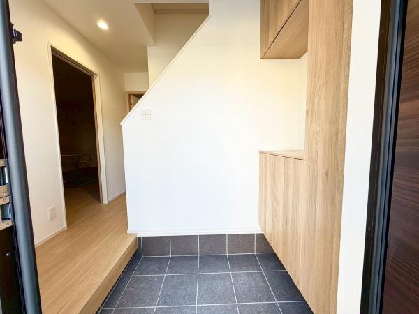 　玄関　